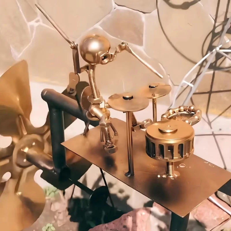 Molino de viento de baterista de Metal hecho a mano, escultura única de chuchillo, molino de viento decorativo para jardín, estilo Rock Industrial, regalo del Día del Padre