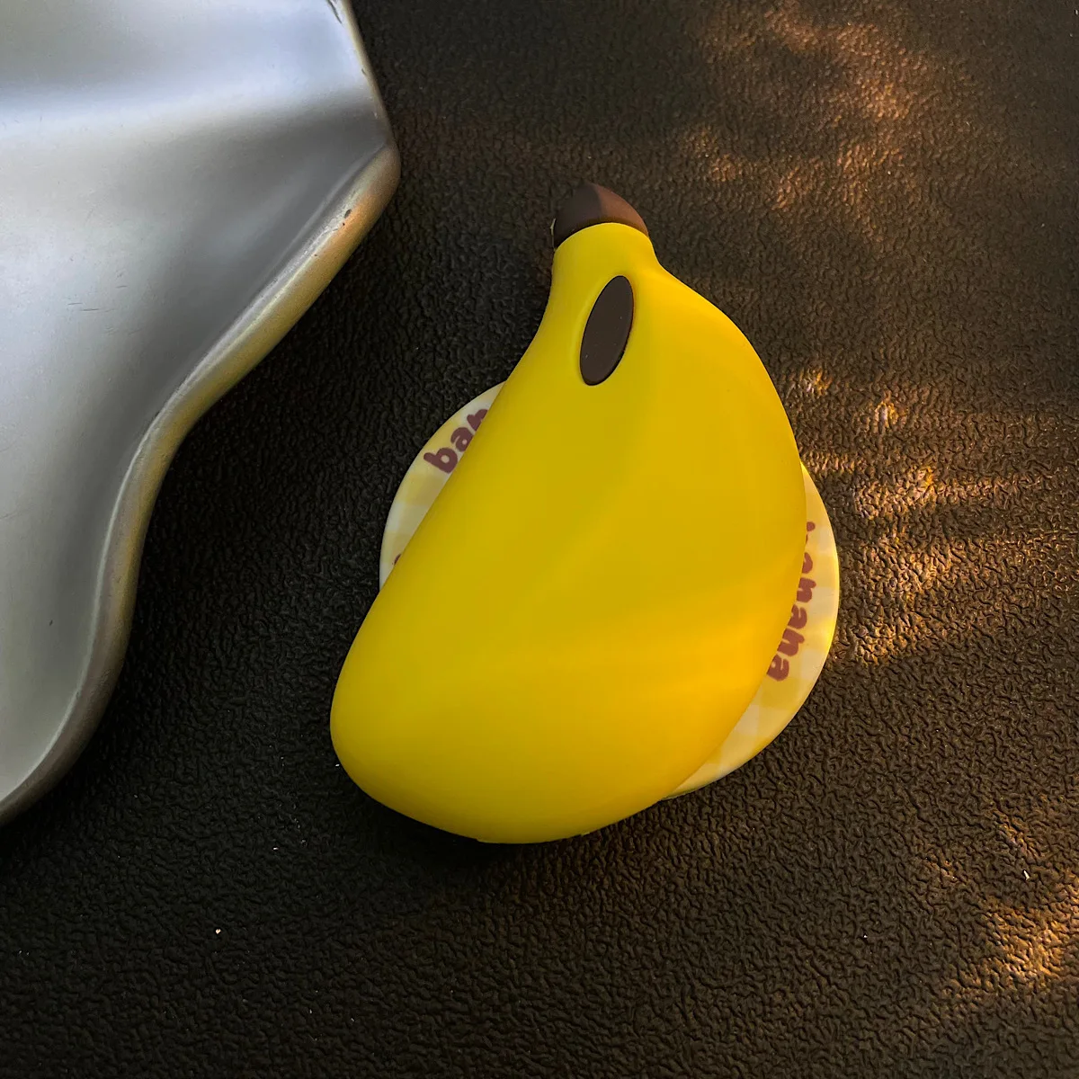 Nouvelle banane pelée 3D adaptée à la coque de téléphone à support magnétique MgaSafe avec Airbag extensible pour l'aspiration pour iPhone 17 Samsung