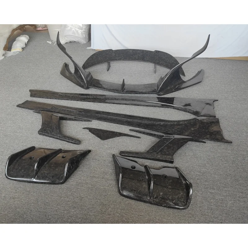 

Для BMW I8 2014-2020 гг., кованый узор из настоящего углеродного волокна, Т-образный стиль, передняя губа и задний диффузор, боковая юбка, спойлер, комплект кузова