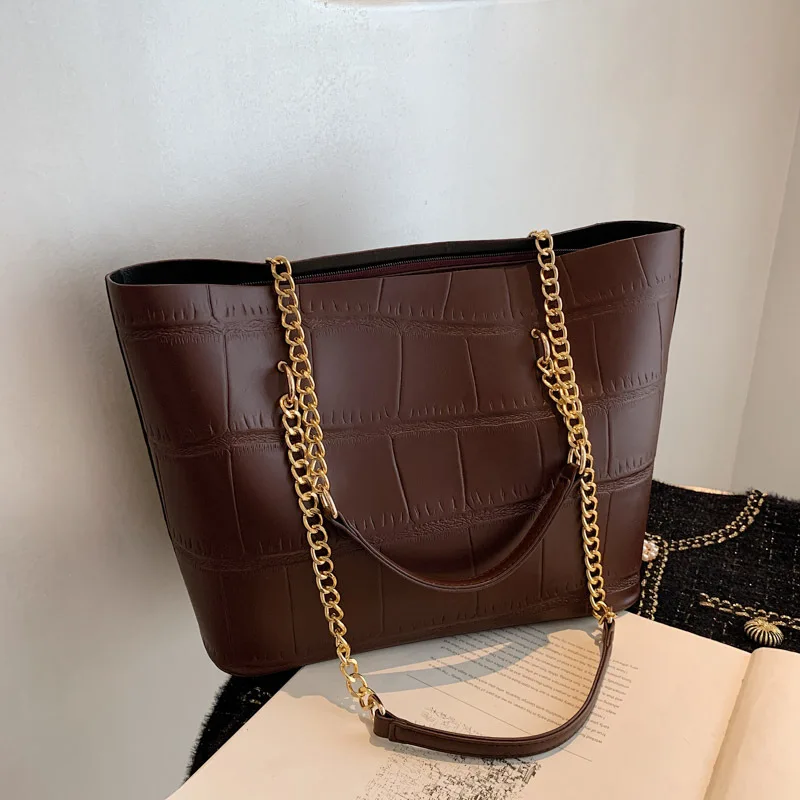 

Новая однотонная сумка-тоут 2023 года — просторный кошелек на плечо с ремешком-цепочкой, универсальная сумка через плечо/переноска подмышками