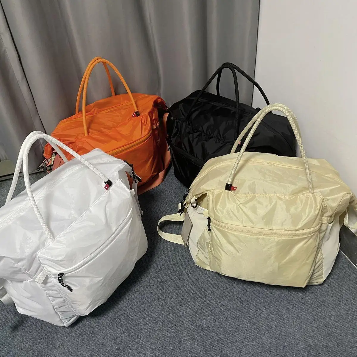 

35L Unisex Handbag – Large-Capacity, Multi-Functional Outdoor, Leisure, Travel, and Fitness Fashion Crossbody Bag