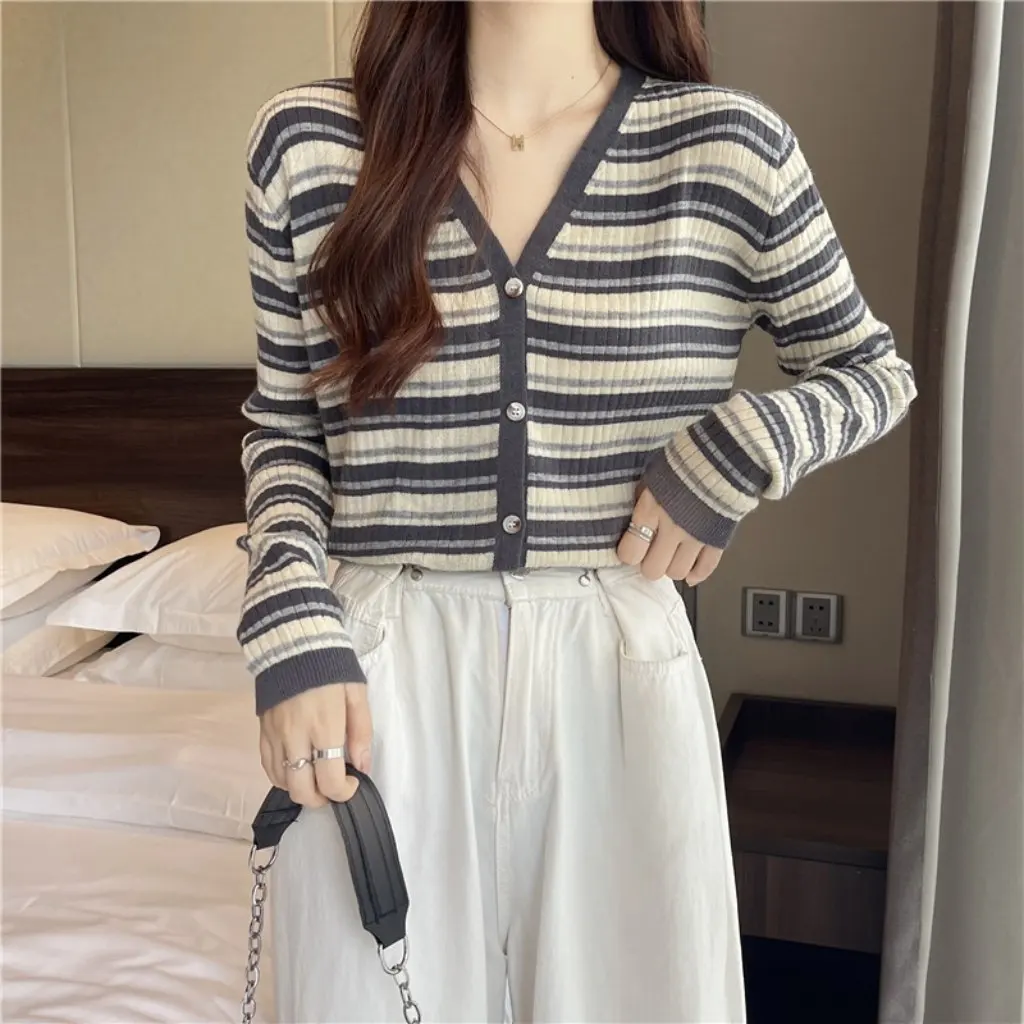 

Women's Autumn Chic Striped Knitwear V-Neck Cardigan Long-Sleeved Top Jacket New Design Niche Fashion for
