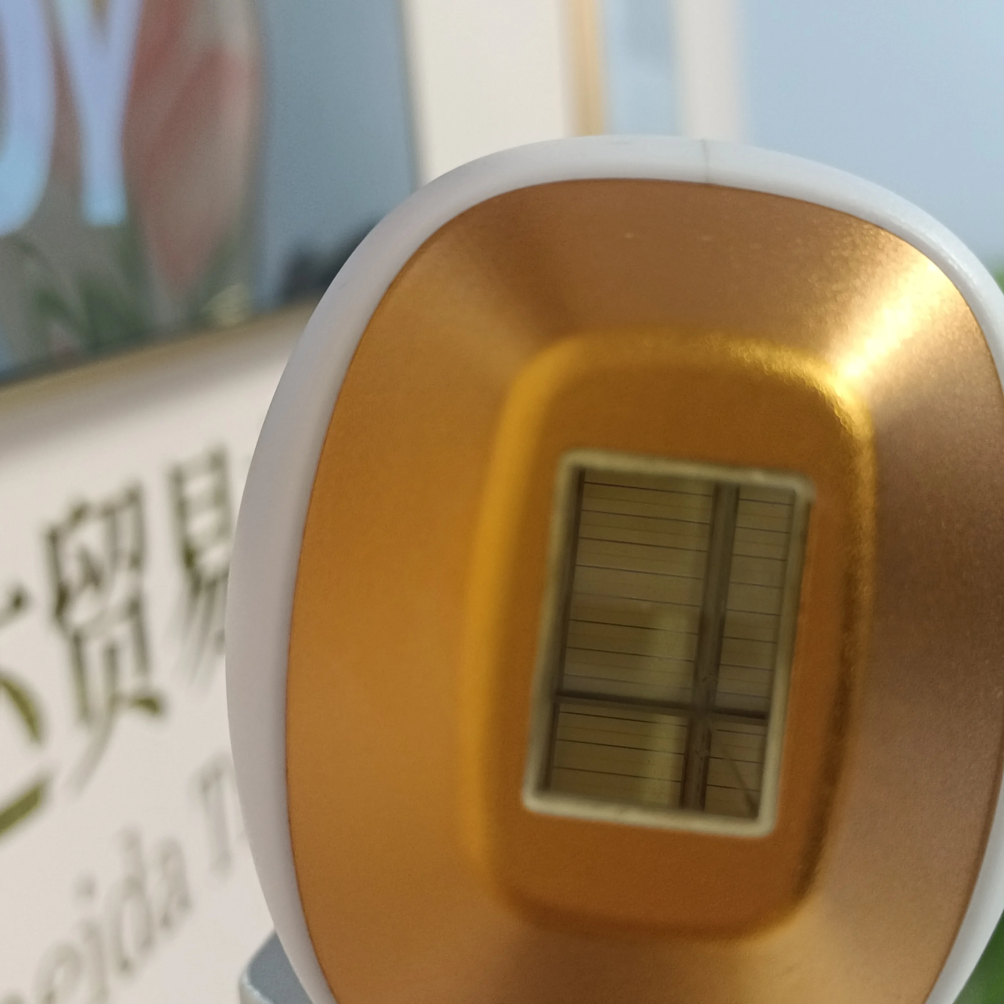 

Диодный лазер для перманентного удаления волос: быстрая безболезненная депиляция, проникновение в фолликулы, омоложение кожи