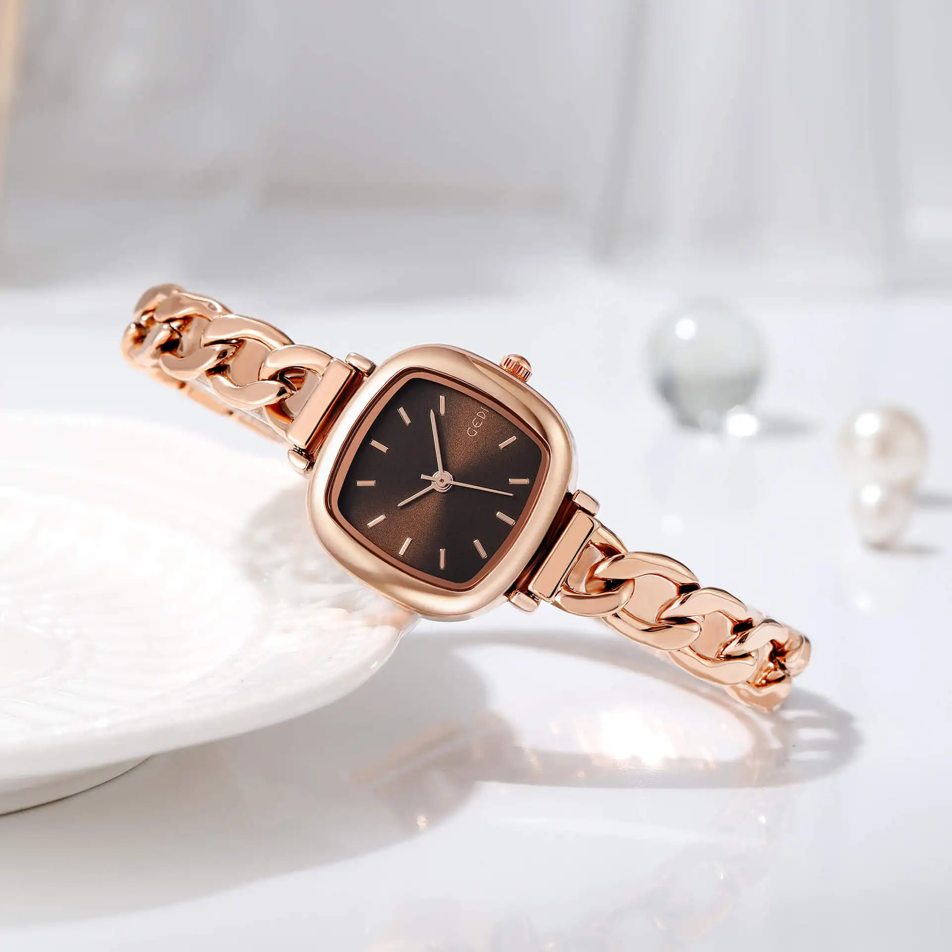 Minimalist Premium Bracelet Watch for Women, Versatile Sugar Square Alloy Waterproof Quartz Wristwatch