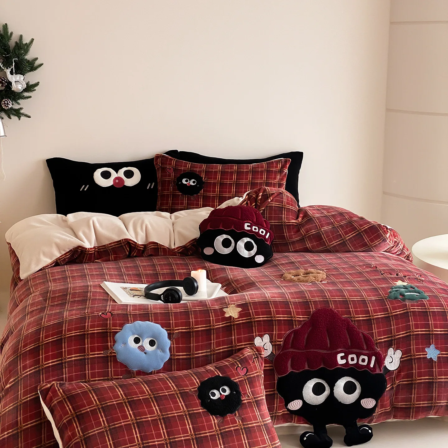 

Adorable Cartoon Red Plaid Milk Fleece Embroidered Bedding Set, 4-Piece / 3-Piece Set Ultra Warm & Cozy, Winter Flannel Sheets