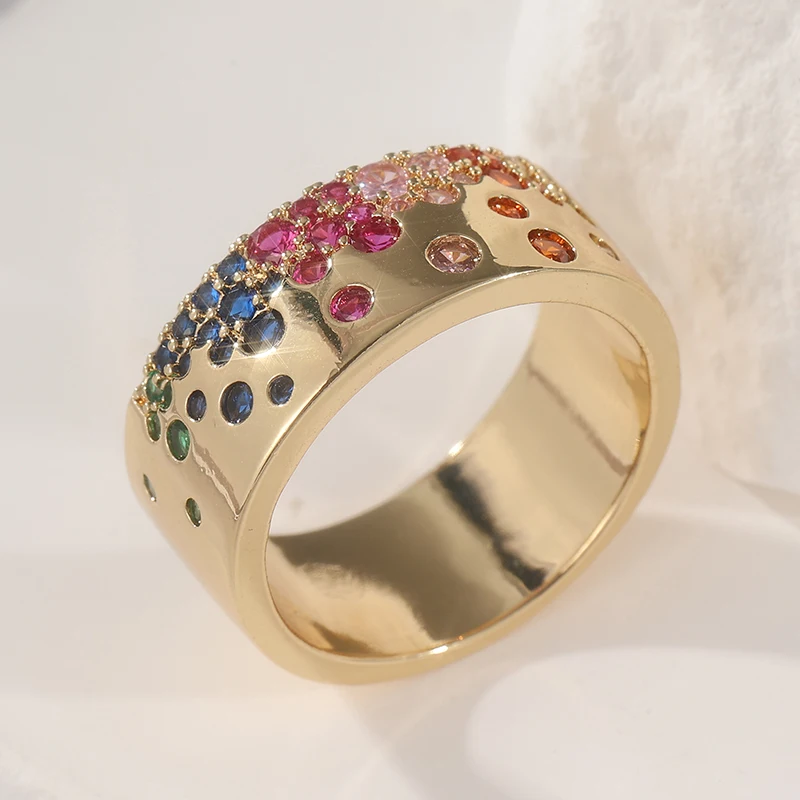 Exquisiter goldfarbener, mit mehrfarbigen CZ-Steinen besetzter Damenring, geometrischer Schmuck für den Alltag und Partys. – Detail 1