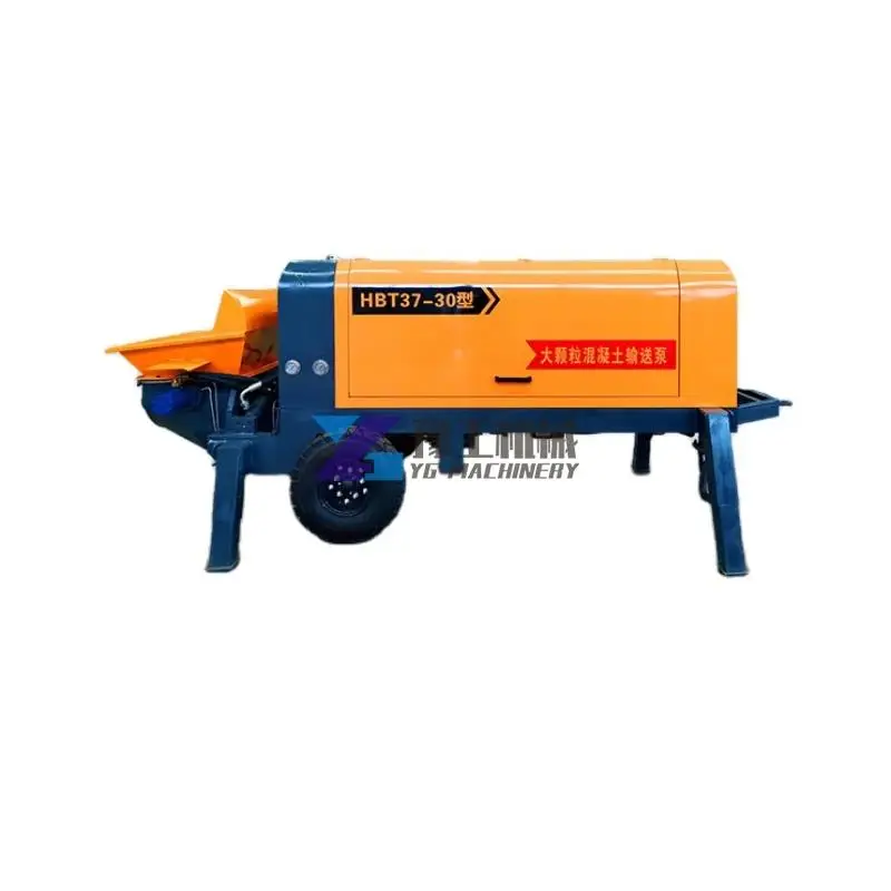 

Большой бетононасос для агрегата. Толстая каменная раствора. Большой и маленький насос для заливки бетона.