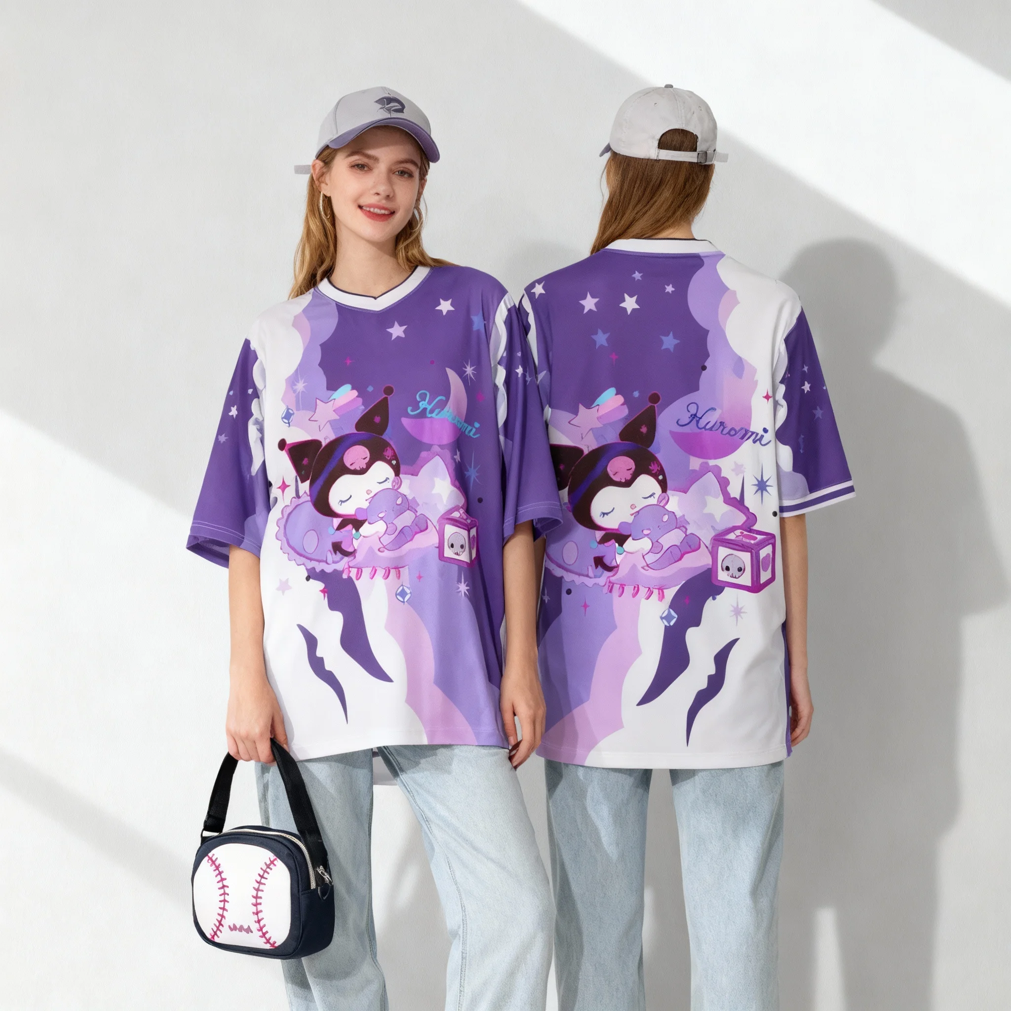 

2026 Sanrio Family Kuromi, тематическая спортивная рубашка, милая и крутая американская уличная летняя футболка, женская футболка больших размеров для взрослых, новый топ