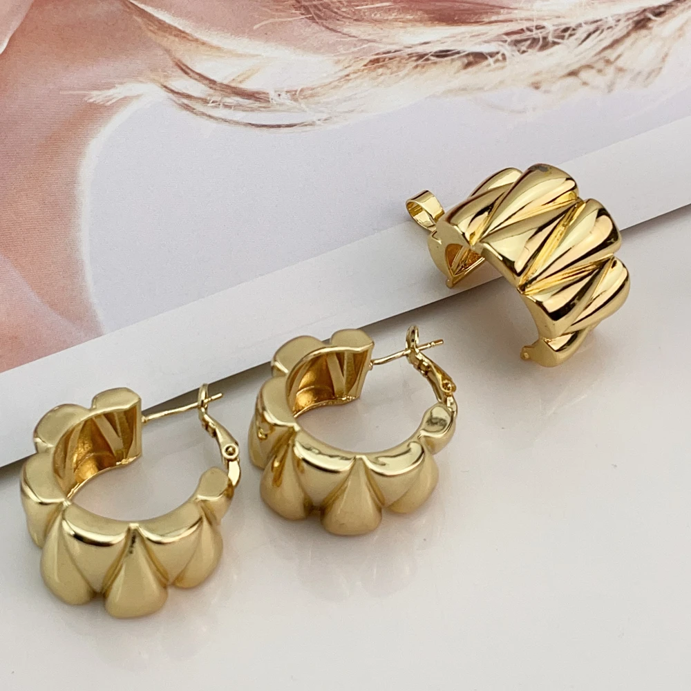 

Dubai Gold Plated Pendant with Earrings Fine Jewelry Ser for Women FHK21499