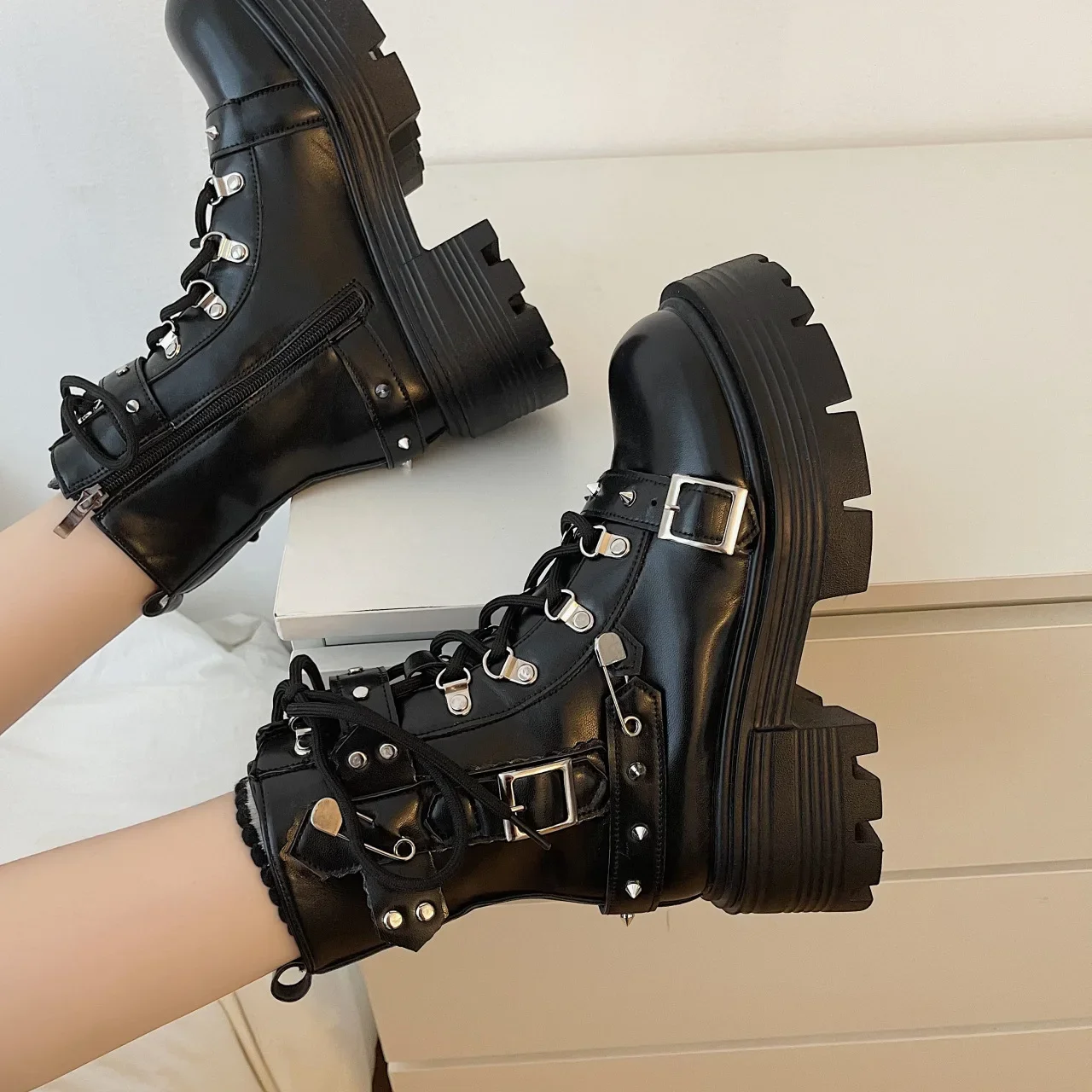 2024 New Women\'s Rivet Chain Design Short Boots Gothic Shoes Street Fashion Lady Rock Boots Metal Decor Punk Style Women Shoes