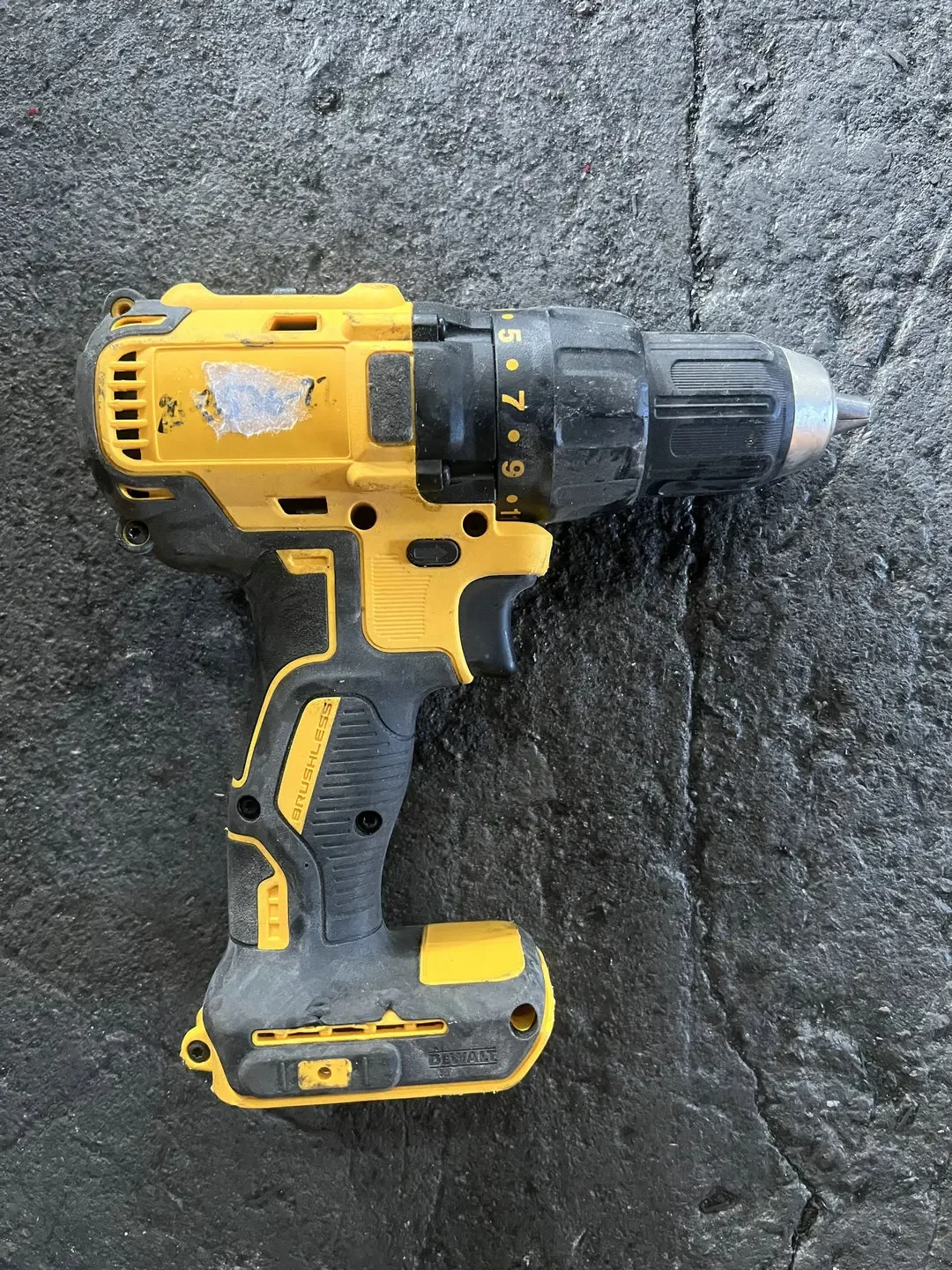 DEWALT DCD777 20V 20 Volt Max 1/2