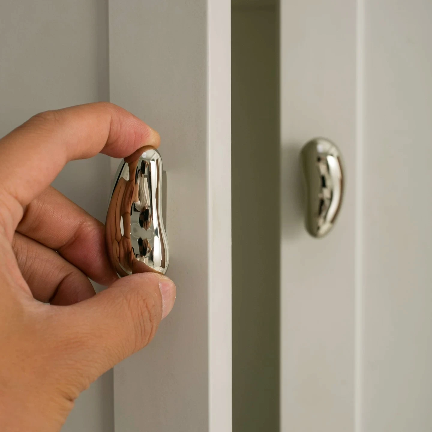 Medieval Style Irregular Knob Furniture Handle Cabinet Door Drawer Concealed Brass Wardrobe Knob Titanium Silver Small Knob