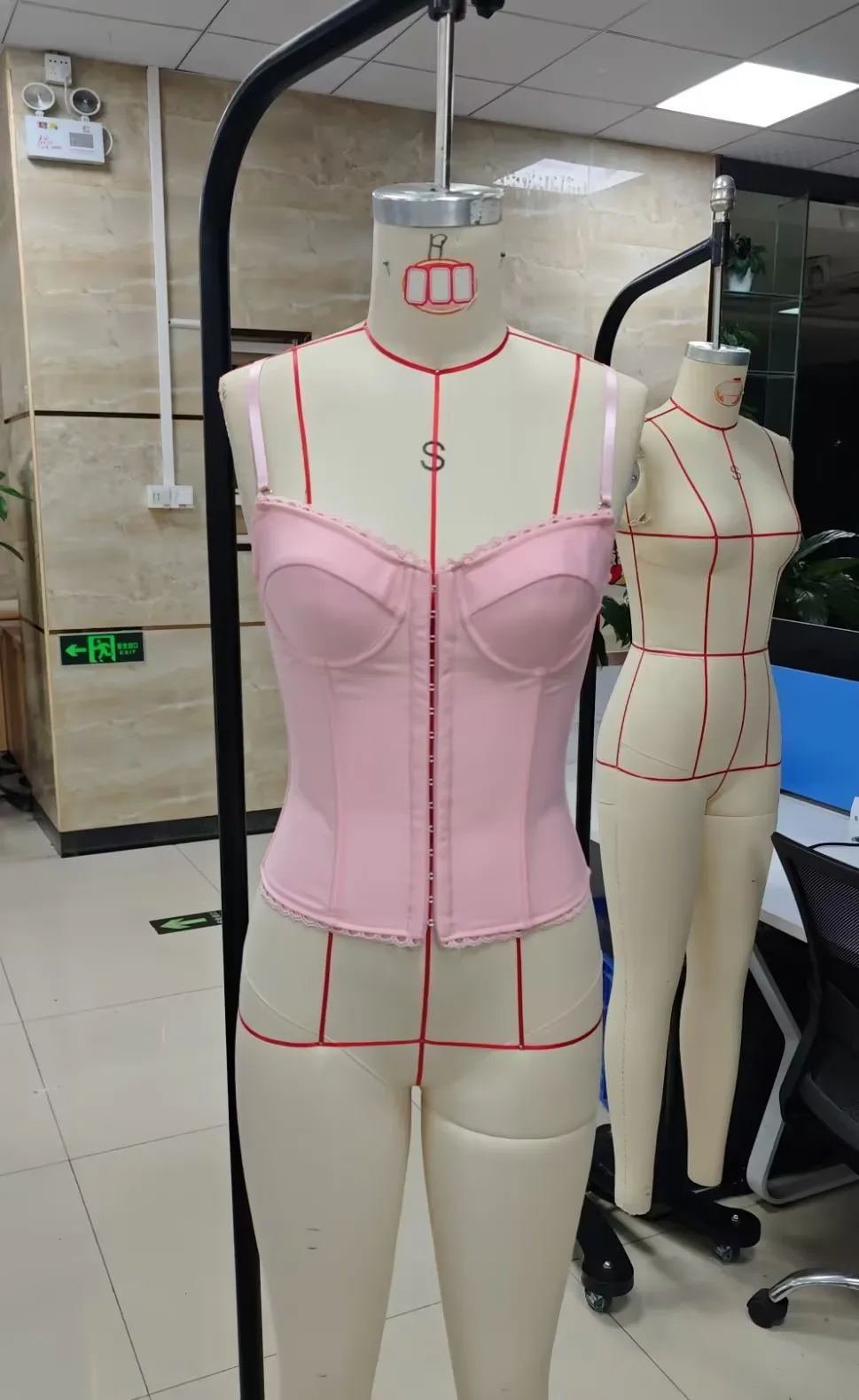 Camisola ajustada para mujer con adornos de pedrería, top tipo corsé con cierre frontal de corchetes, tirantes finos estilo spaghetti, ropa para salir