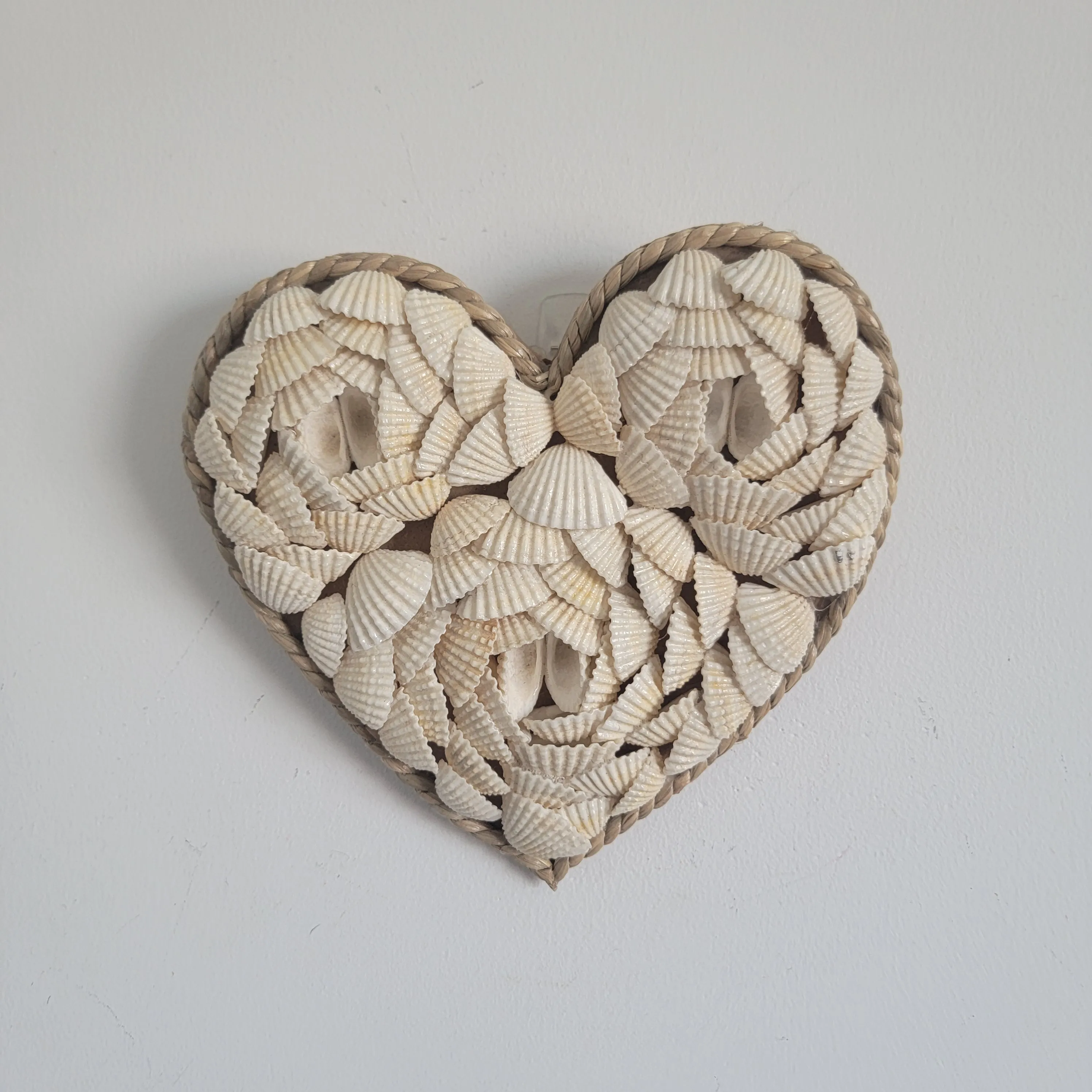 

HOME DECOR SHELL DECORATIONS-SEA SHELLS-ROOM DECORATION-BOHO HANGING HEART SHAPE