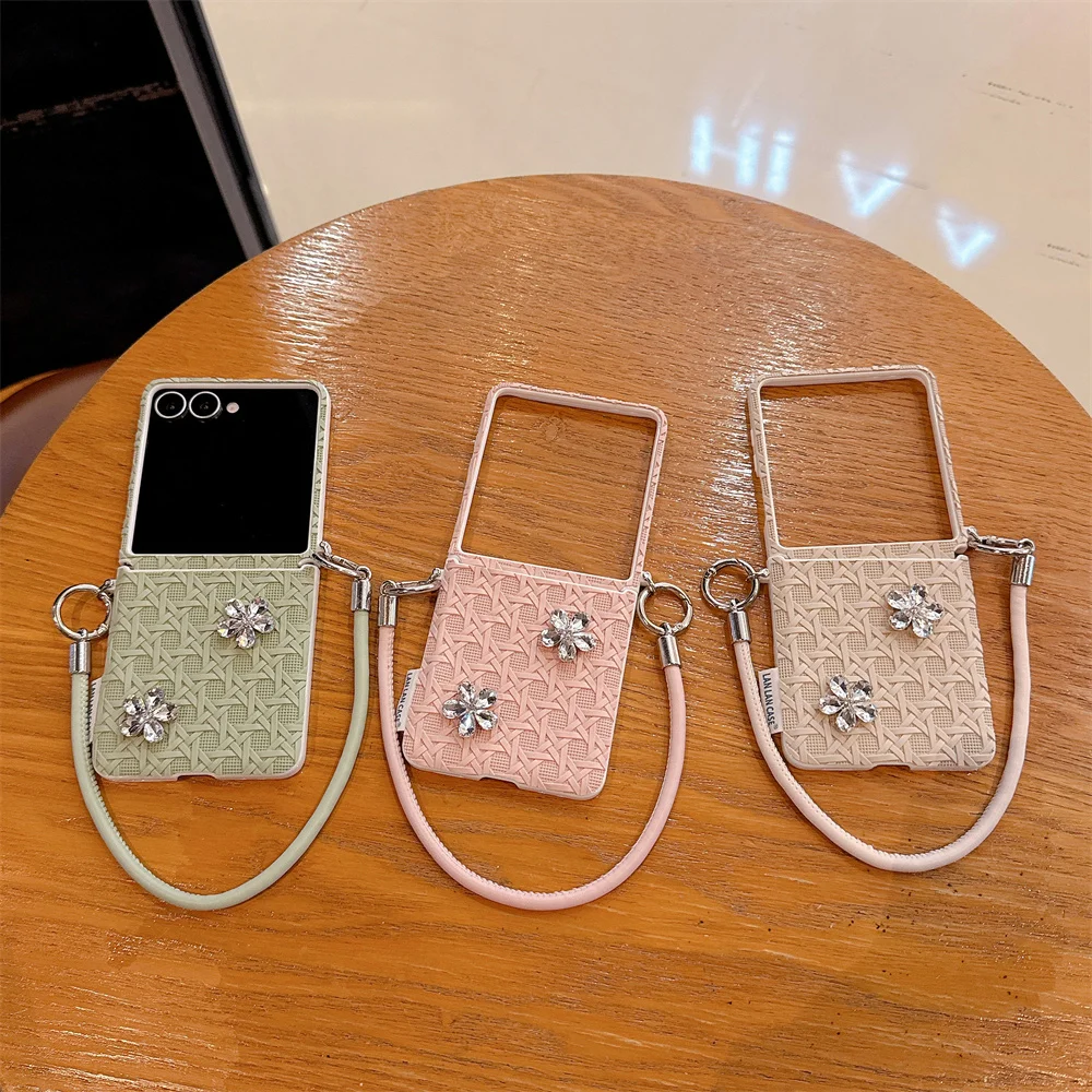 

Korean Diamond Flower Weaving Pattern for Samsung Galaxy Z Flip5 6 7 Flip6 7 FE Flip 7 Cover with Hand Rope Cute Protection Case