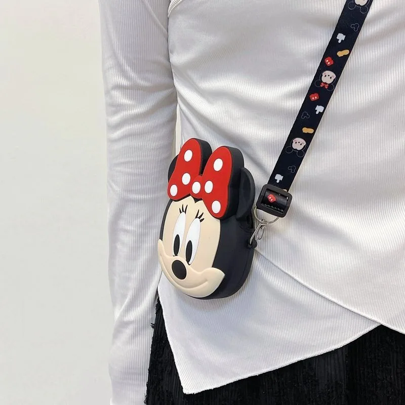 Disney Girls ใหม่กระเป๋าสะพายการ์ตูน Mickey Mouse Crossbody ซิลิโคนน่ารักอเนกประสงค์ของขวัญวันเกิดของเล่นสําหรับผู้ชายและผู้หญิง