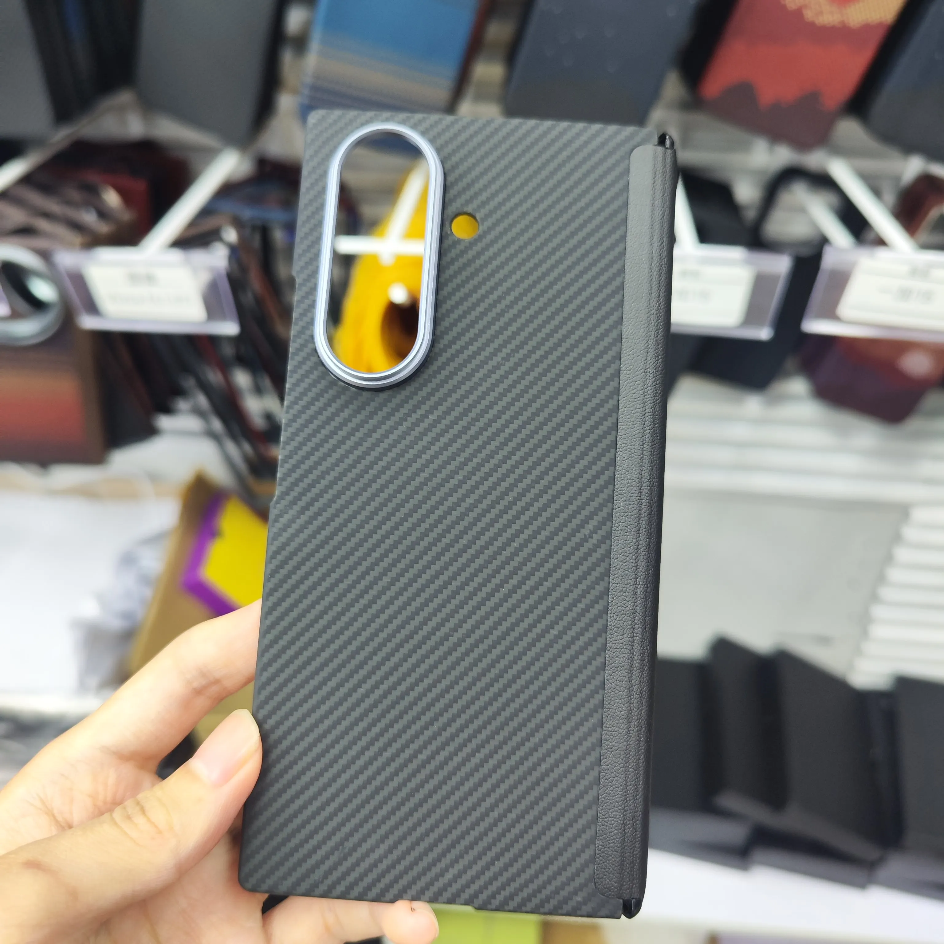 

Новый магнитный чехол для телефона Z TriFold из углеродного волокна с кевларовым ремешком и шарниром, устойчивый к падению 600D