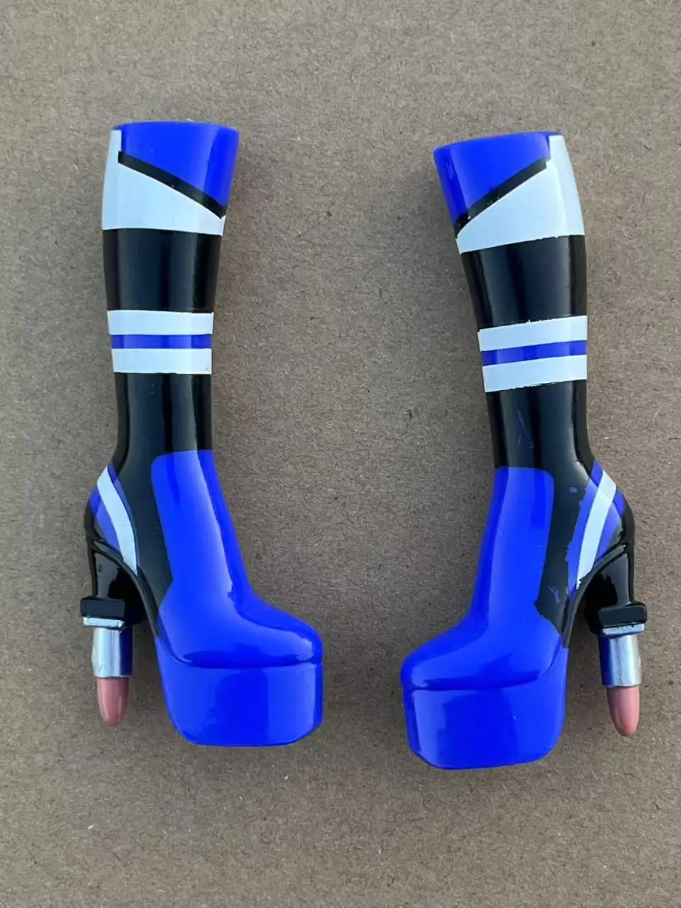 Klassische Tanzpuppe mit dicken High-Heel-Schuhen, Sneakers, bunte Puppenteile, neuartige Dekorationen, Mädchenspielzeug, Geschenk – Detail 18