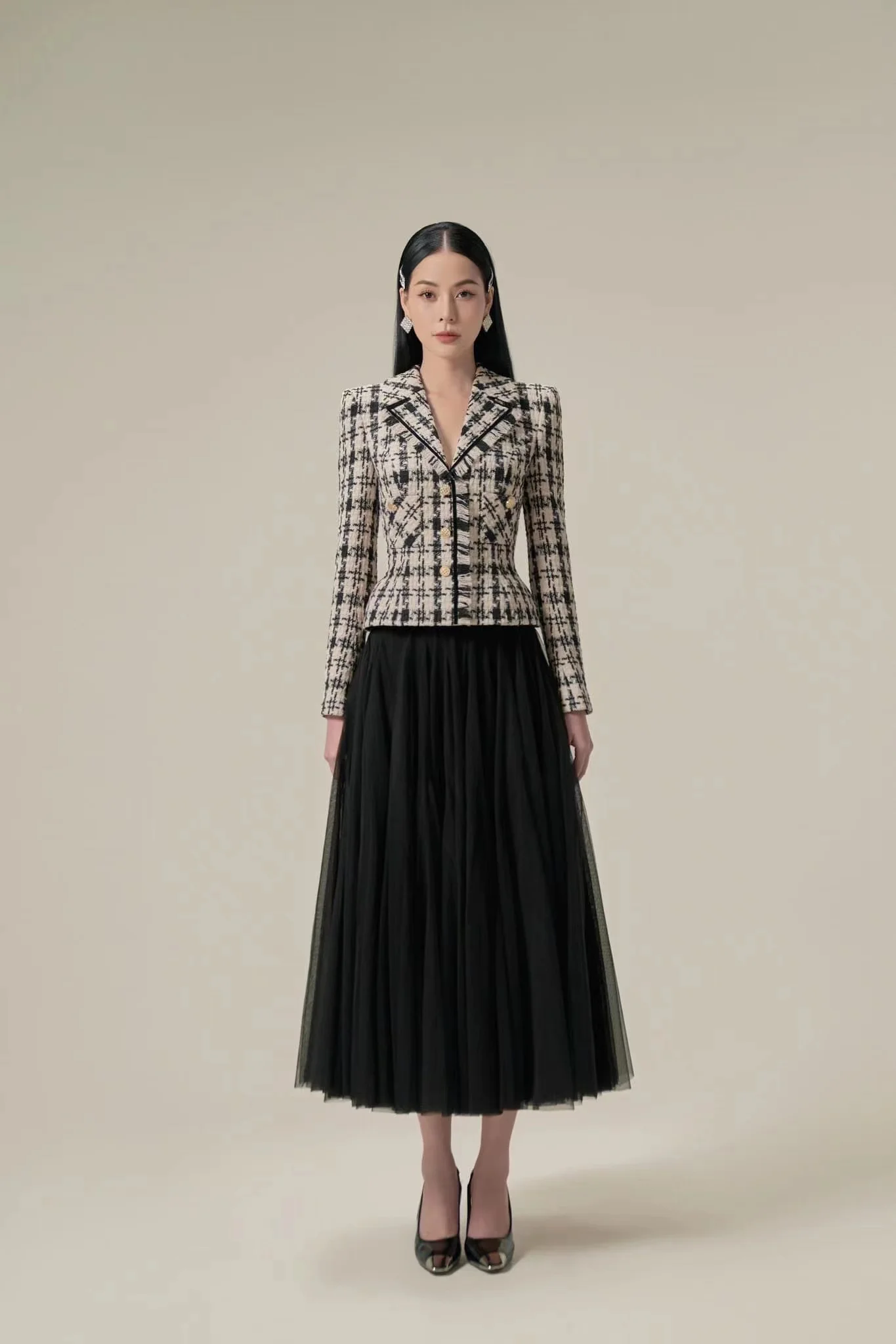 Haut en tweed de pied de poule noir et blanc mince et jupe en maille plissée, haut de luxe léger, tenue semi-formelle, boutique de tailleur, hiver