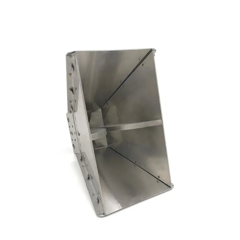 نطاق عريض للغاية 800 ميجا هرتز إلى 6 جيجا هرتز 12 ديسيبل نطاق عريض هوائي بوق مزدوج مضلع متعدد الموجات