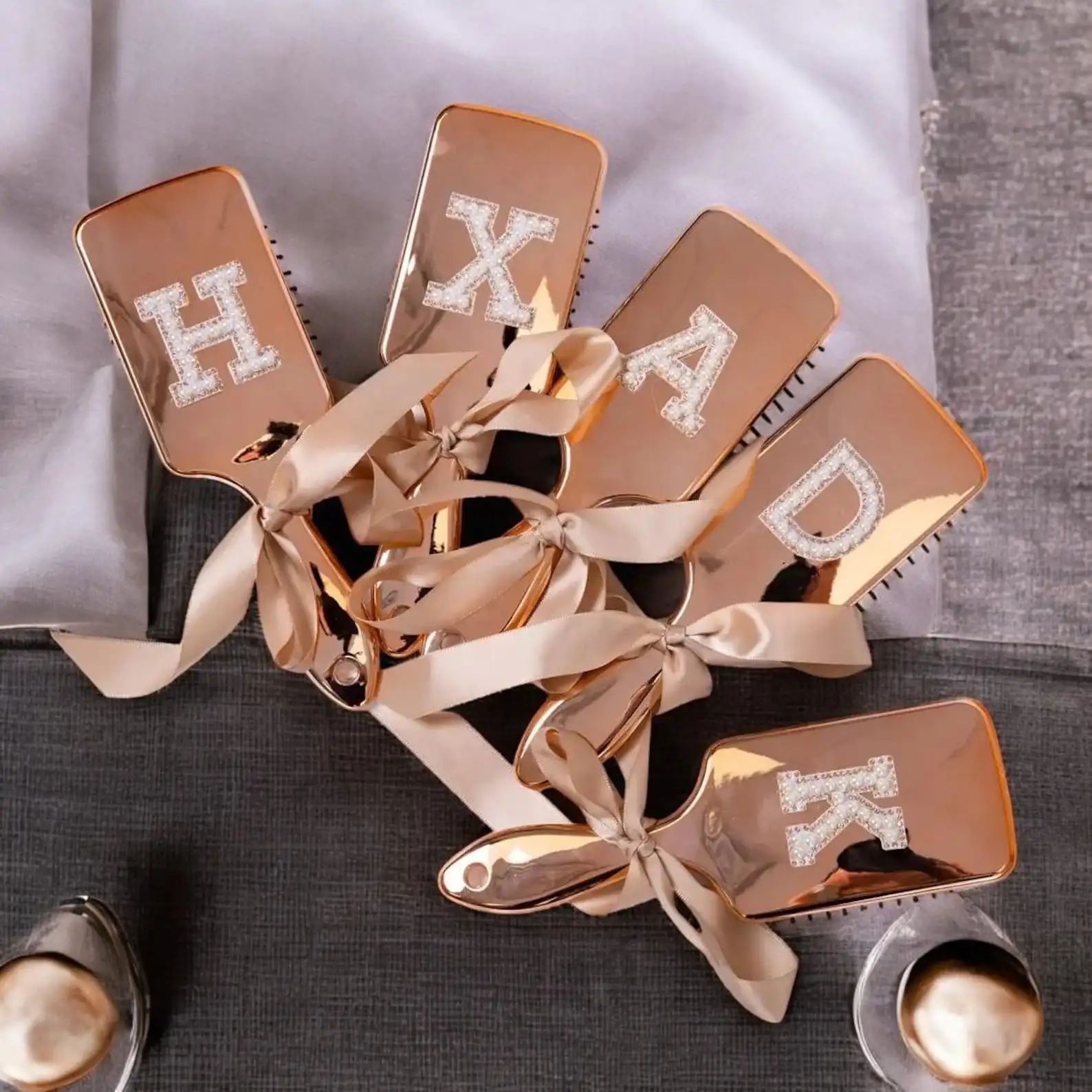 ビーズ付きのパーソナライズされたヘアブラシ,結婚式の花嫁介添人へのギフト,エアクッション,独身パーティー,誕生日,バレンタインデーのギフト