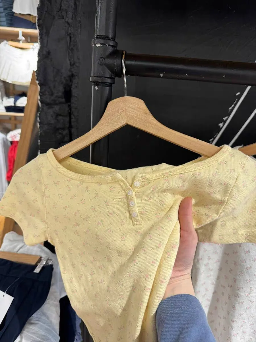 

Floral Three Button Eyelet Yellow T-shirt Women Summer Casual Cotton Short Raglan Sleeve Slim Tees Cute Sweet Simple Crop Tops