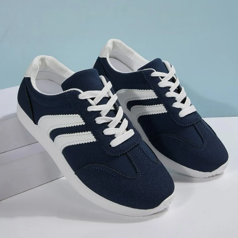 Leichte, bequeme Damen-Schnürschuhe in Weiß, Sneaker für den Alltag, Outdoor-Mode, passend zu allem, weiße Schuhe – Detail 4