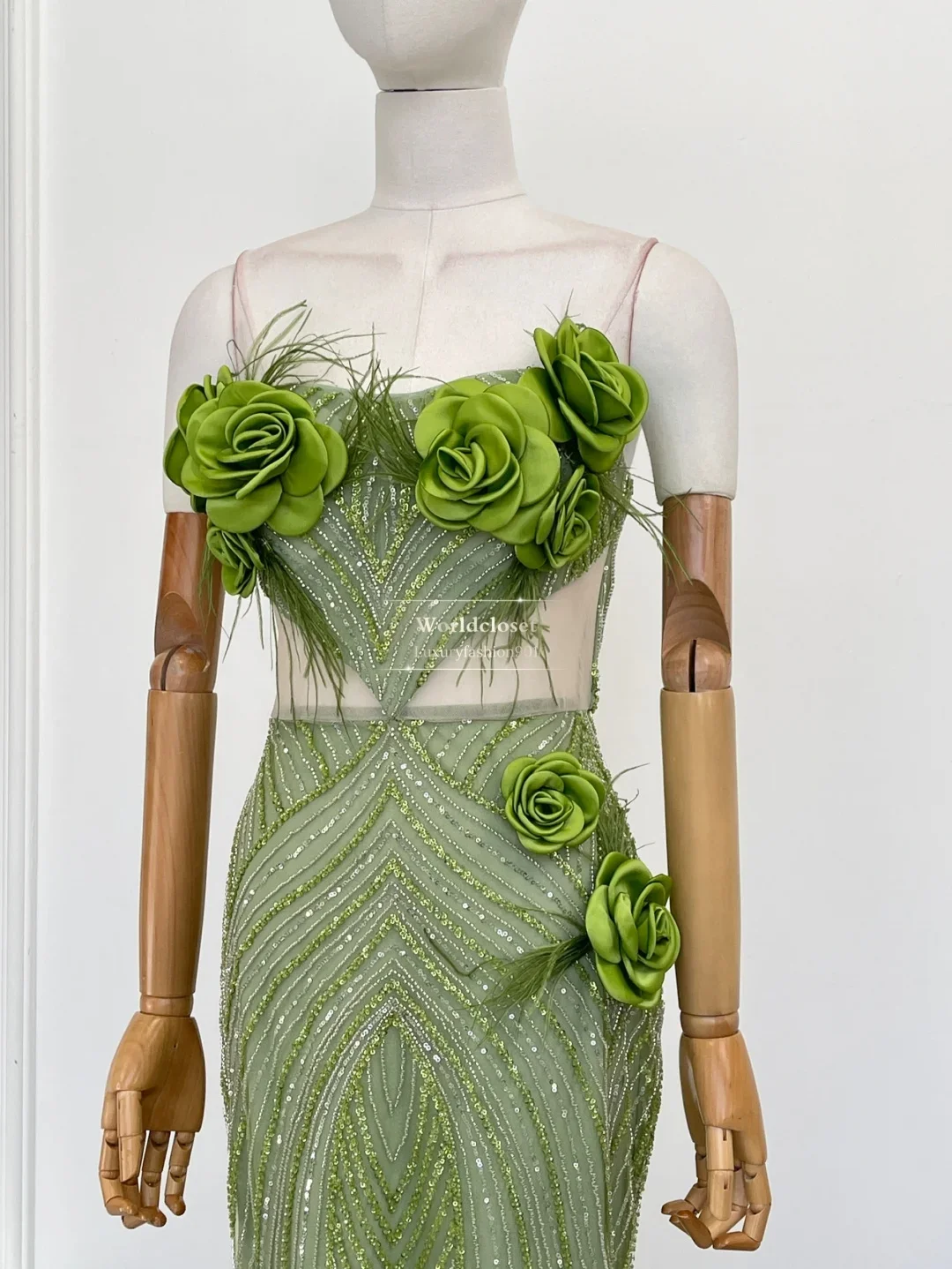

Зеленые блестки и цветы с аппликацией без рукавов и открытой спиной Платья макси для вечеринки