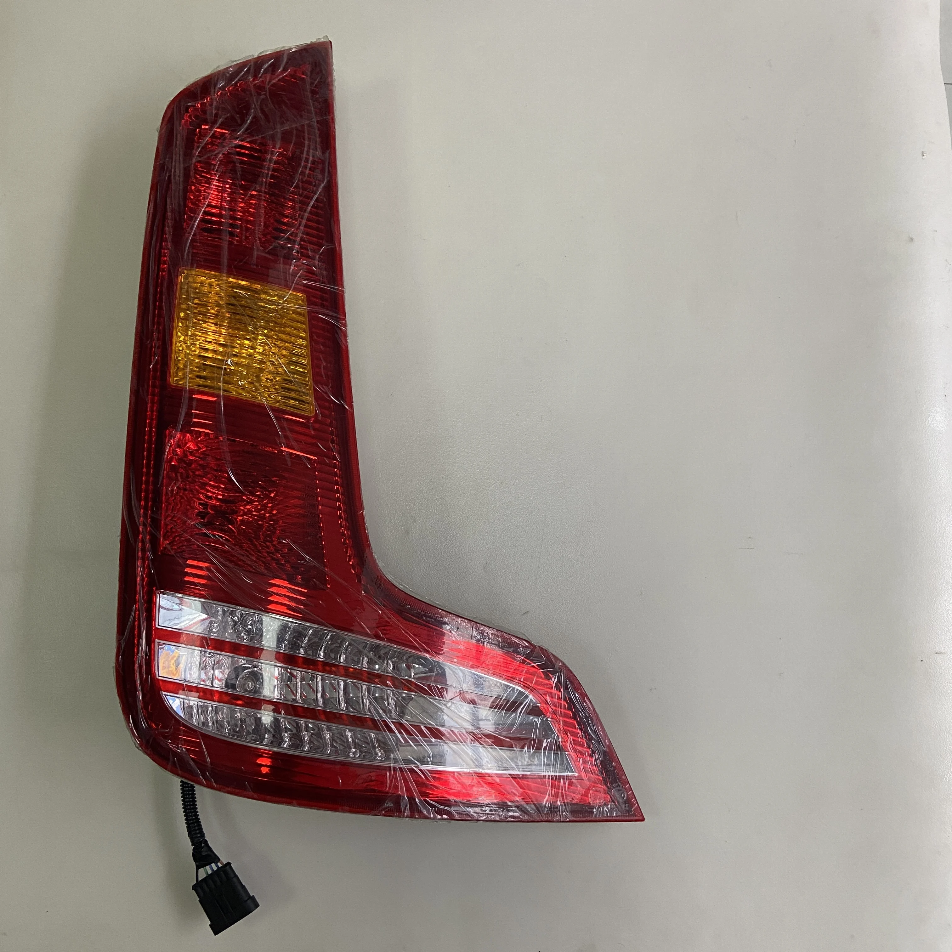 1Pcs for Yutong bus rear tail light ZK6752 rear tail combination light Yutong ZK5080 ZK6802 rear tail light