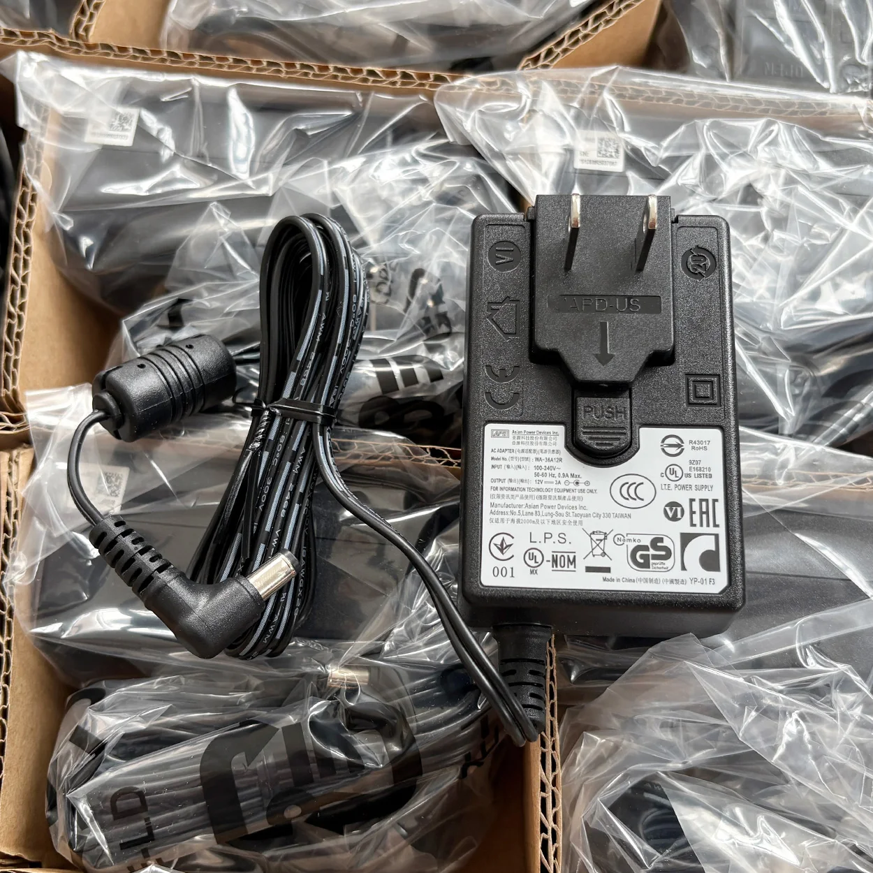 

Для аппарата APD 12V3A 36 Вт WA-36A12R 5,5 мм 2,1 мм локтевой адаптер питания постоянного тока