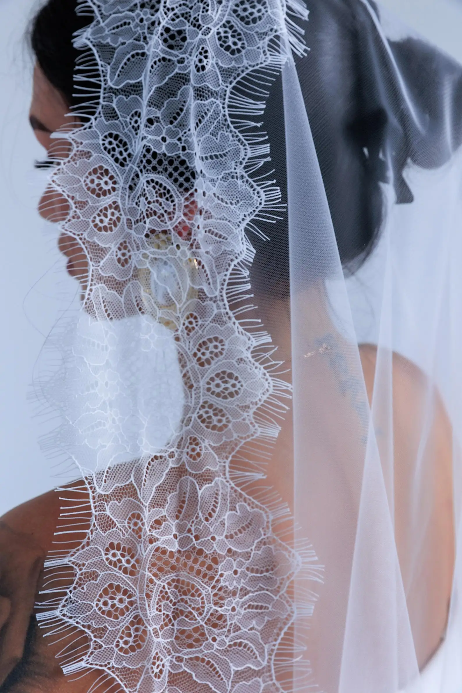 

Wedding Accessories Chantilly Lace Wedding Veil Wedding Bridal Veil Soft Ivory Tulle Mantila Eyelash Lace Edge Handmade Custom