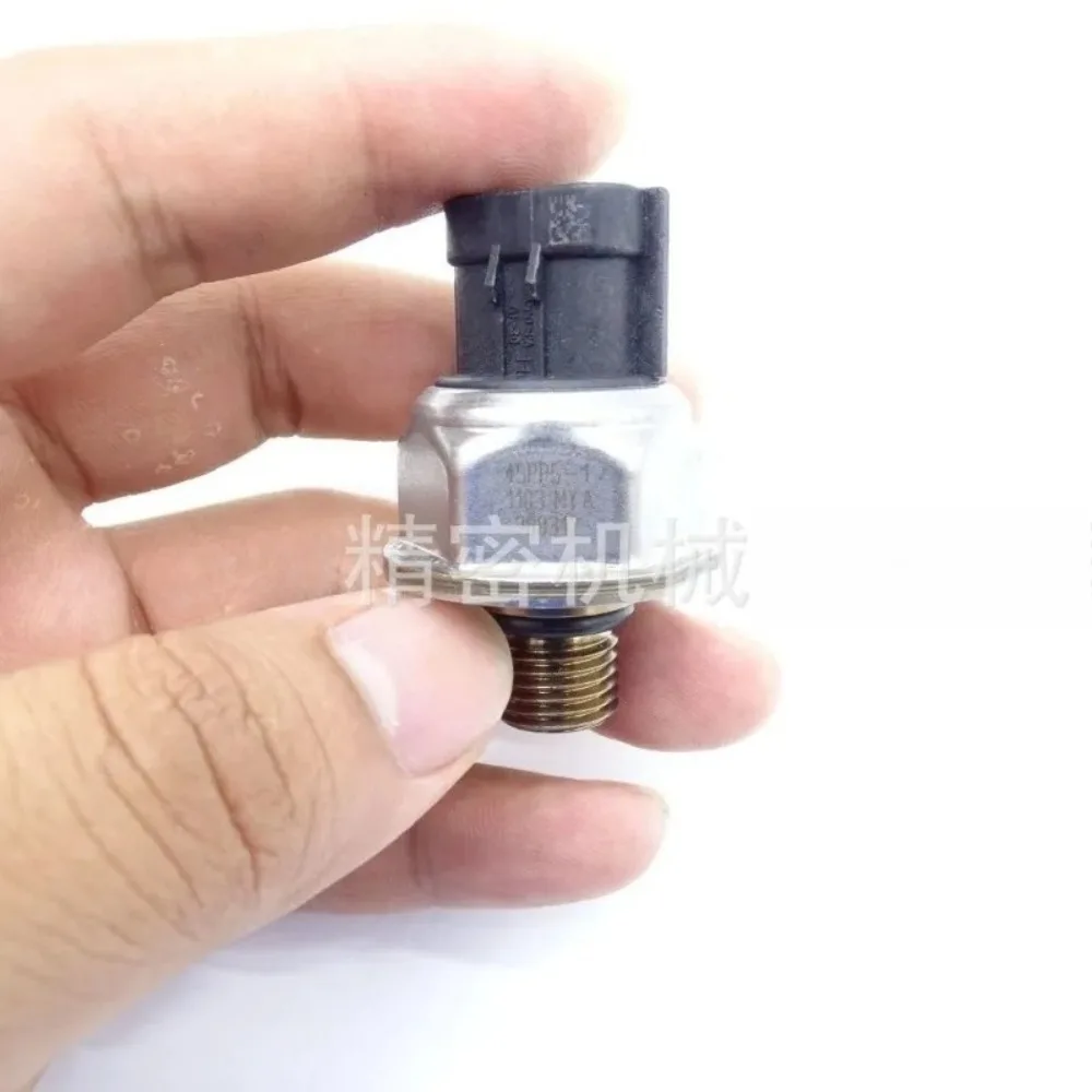 Wang Applicable to 45PP5-1 fuel high pressure common rail rail pressure sensor car engine parts excavator parts