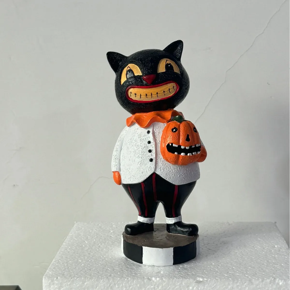 

Trick Or Treat Halloween Smiling Black Cat Ornament Resin Funny Cat Pumpkin Halloween Cosplay Decorative Ornaments Props