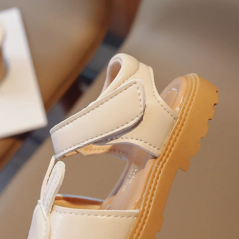 Sandali per bambini alla moda Beige Bunny scavati scarpe per bambini per bambini ragazze ragazzi sandali per bambini leggeri con punta di copertura