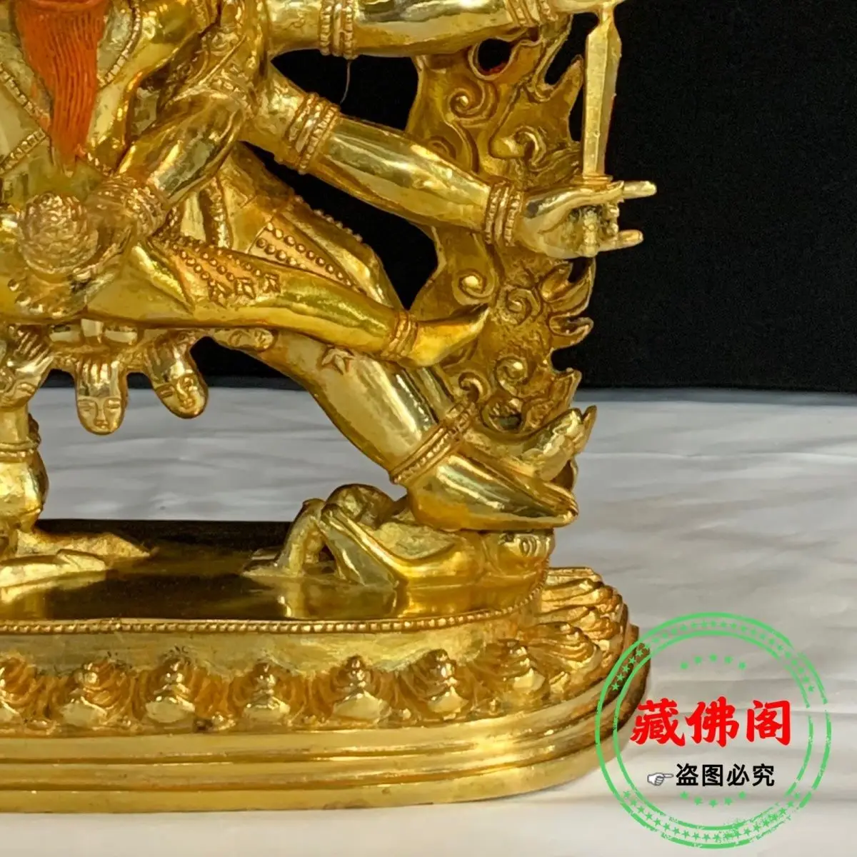 A 10 inch gold-plated diamond hollow ornament with pure copper and exquisite craftsmanship to protect Tibetan Buddha statues