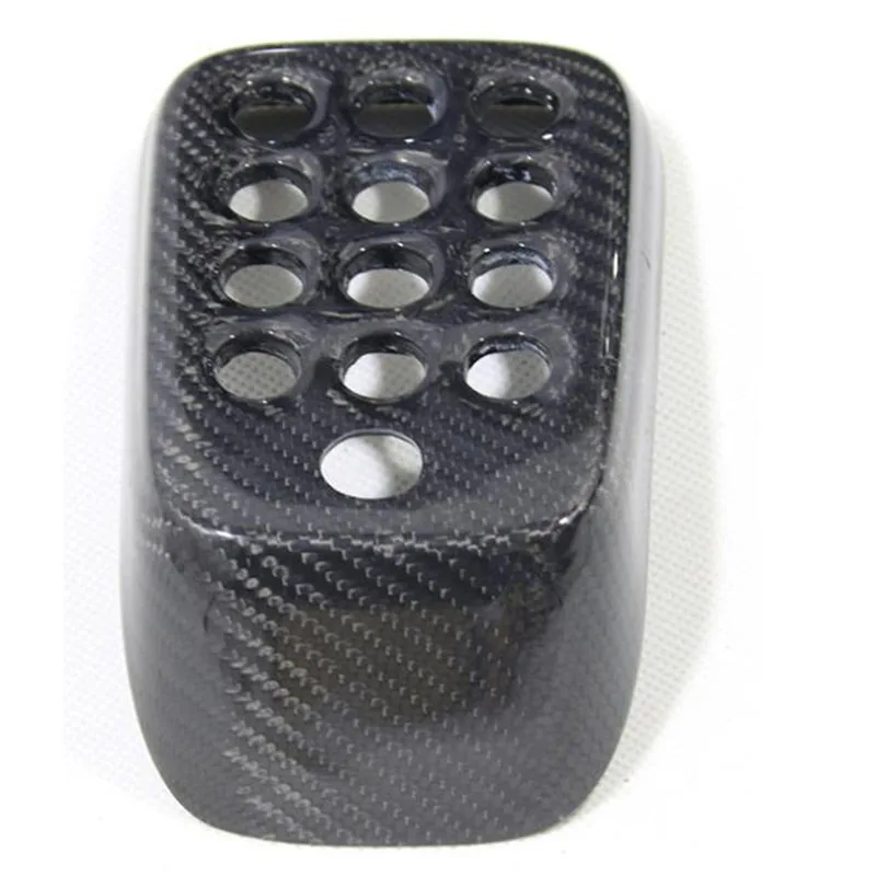 

Для Ferrari F12 Berlinetta: декоративная накладка на задний центральный фонарь из настоящего карбона, рамка для тормозного фонаря, декоративная окантовка задней части.