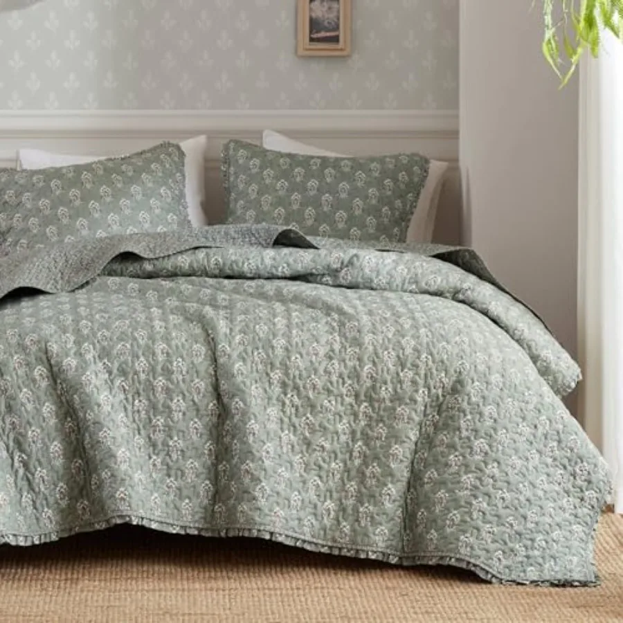 

Vintage Floral Quilt Set Size Reversible Bedding and Lightweight Bedspread Set Traditional Block Print Coverlets with Ruffled E
