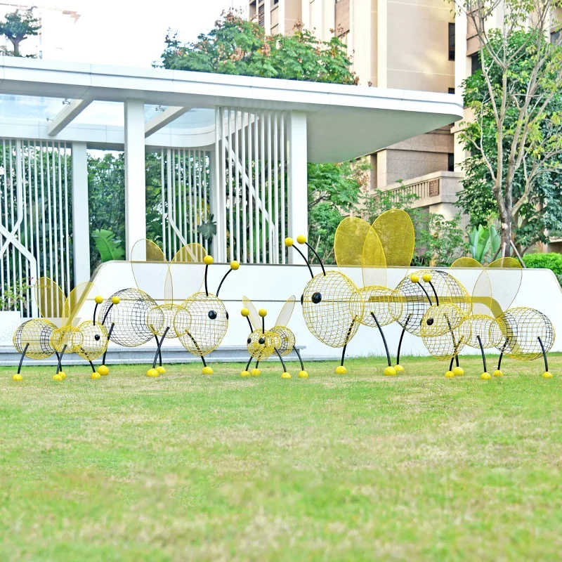 

Best-sell Outdoor Wrought Iron Stainless Steel Hollow Simulation Bee Large Ornament Sculpture Kindergarten Forest Lawn Landscape