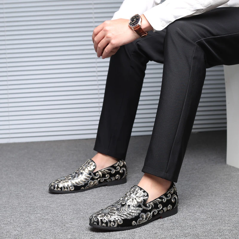 

Men Velvet Loafers With Gold Embroidery Slip On Dress Shoes Fashion Formal Smoking Slippers For Wedding Party Prom Stage Wear