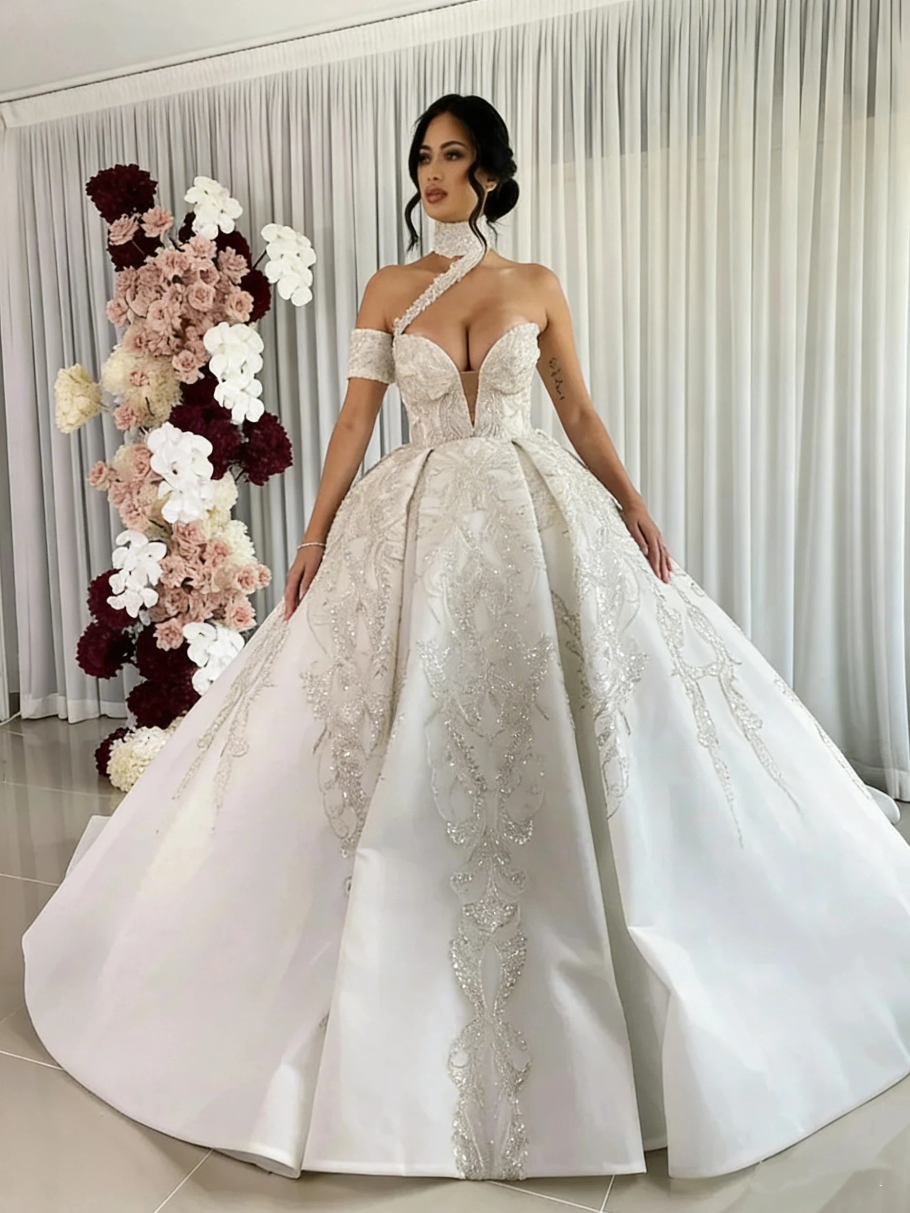 Luxurious Shiny White A-Line Lace Decal Women's Wedding Dress Sexy V-Neck Off Shoulder Church Dance Bridal Gown Customized