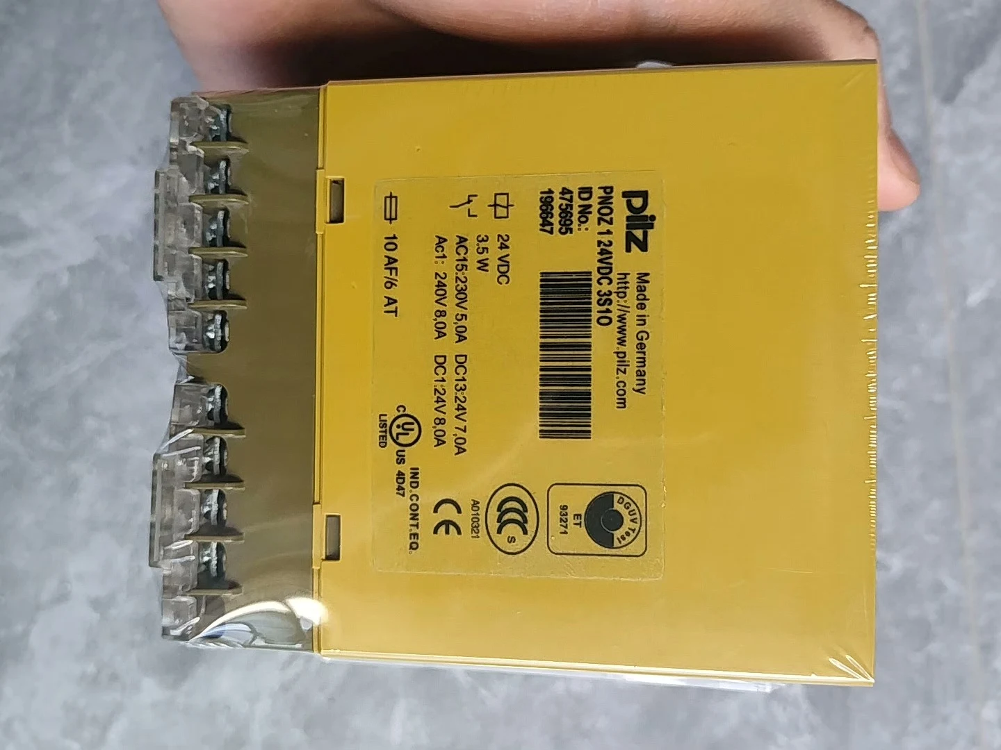 Pilz 475695 safety relay Germany original in Stock