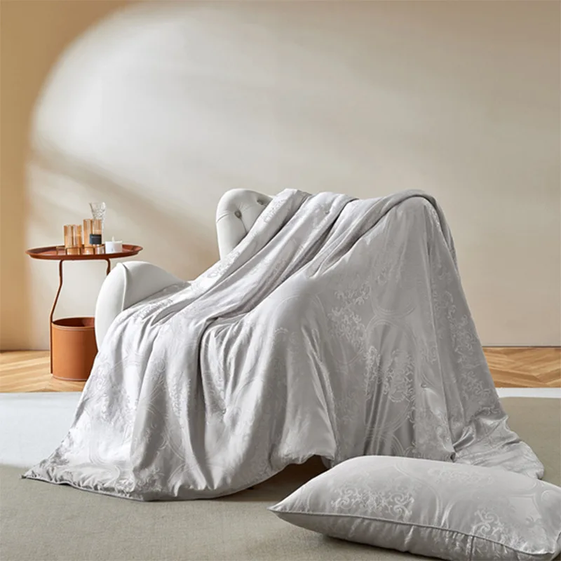 Solid color atmosphere high-end European mulberry silk composite silk quilt spring and autumn quilt winter quilt, no pillowcase