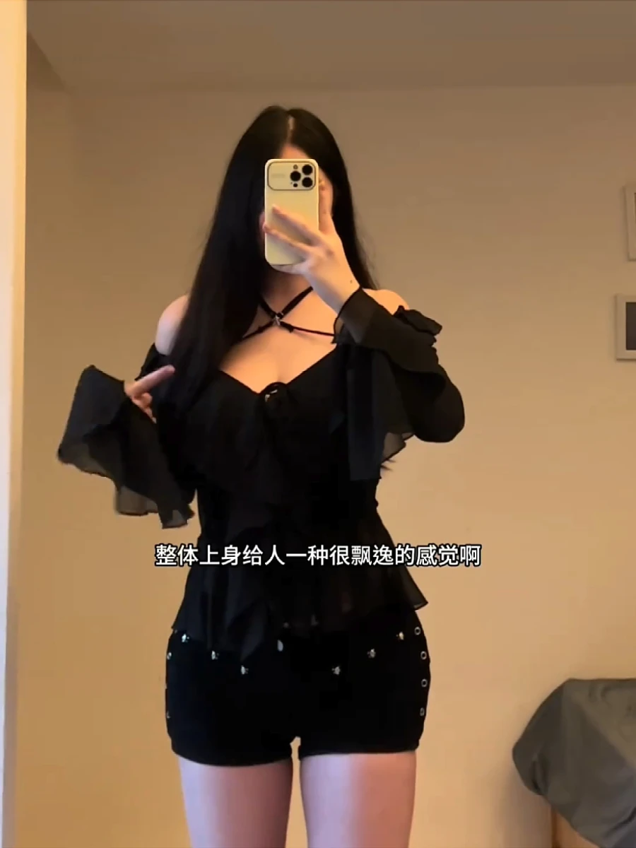 Blus atasan wanita lengan panjang berbahan sifon, model chic warna hitam dengan detail renda, kerut, dan kerah V-neck/Slash Neck, ukuran besar, cocok untuk musim semi dan gugur.