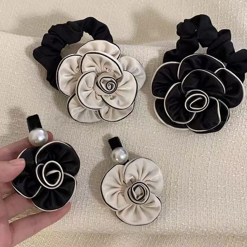 Grampo de cabelo de tecido feito à mão Camélia - Acessório de cabelo versátil estilo Petite Chanel, grampo de cabelo, presilha de cabelo, garra de cabelo