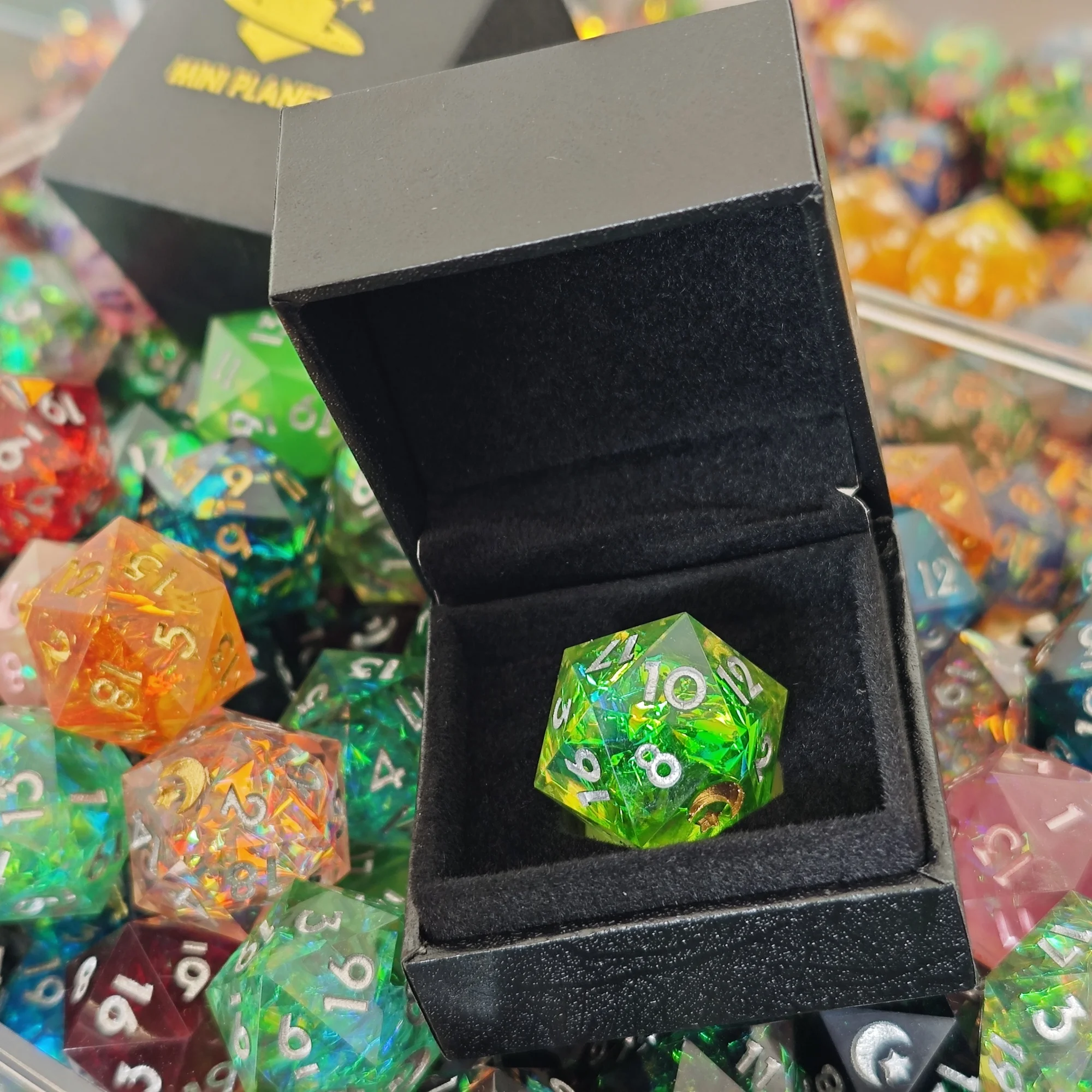 كوكب صغير ملون الراتنج D20 النرد صندوق أعمى ل TRPG الزنزانات والتنينات Cthulhu مجلس لعبة DND هدية 1 قطعة بالجملة مخصص #2