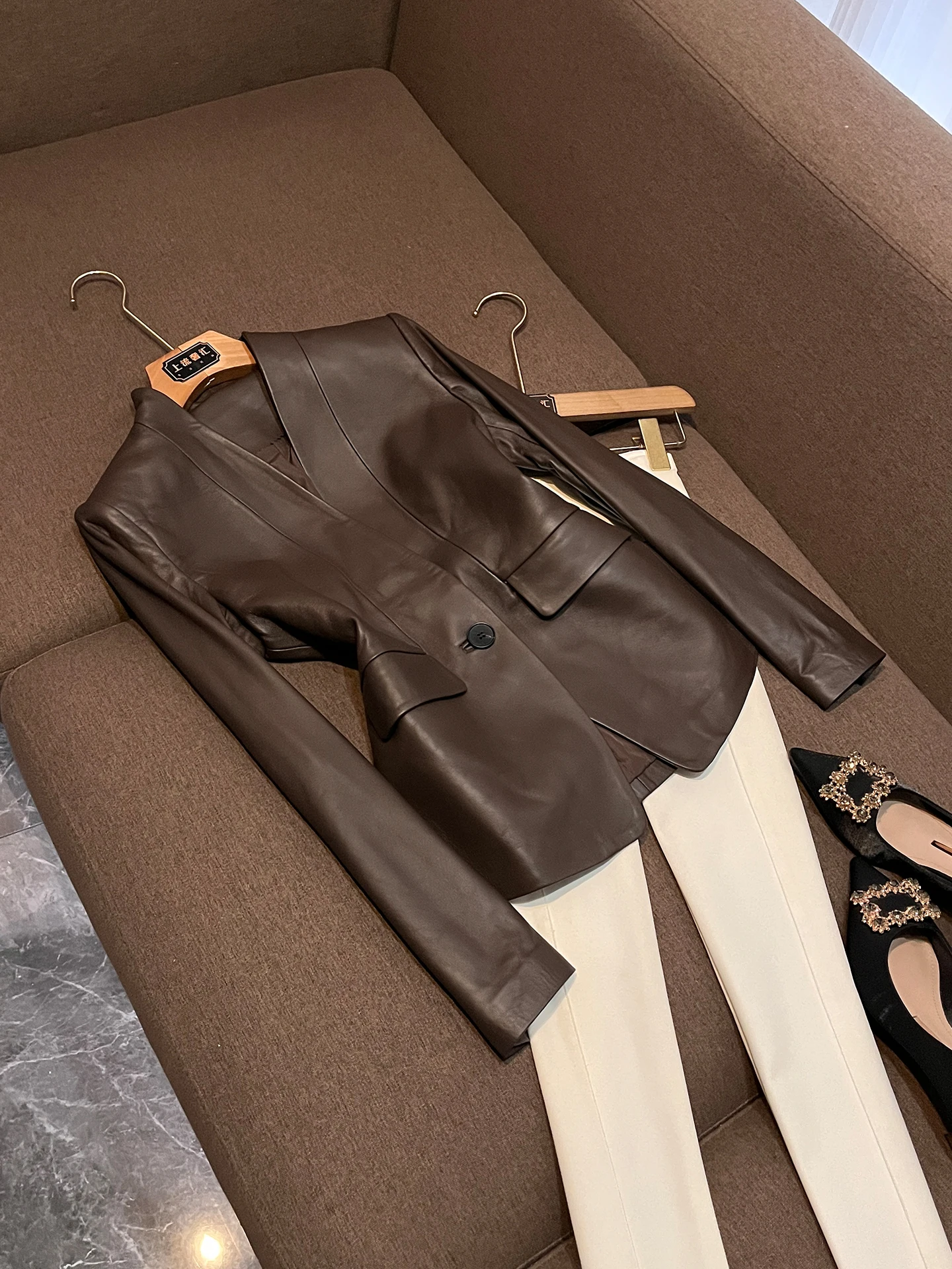 Retro Style Slim Fit Genuine Leather Jacket Women's Short Suit Collar Double Button Waist Cinched Outerwear Slimming Effect