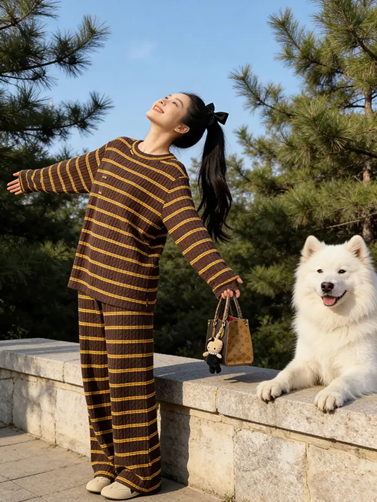 

Повседневный вязаный комплект: женский свитер с круглым вырезом и брюки с широкими штанинами, большие размеры, комплект из двух предметов, весна 2026, удобный свободный крой, модный