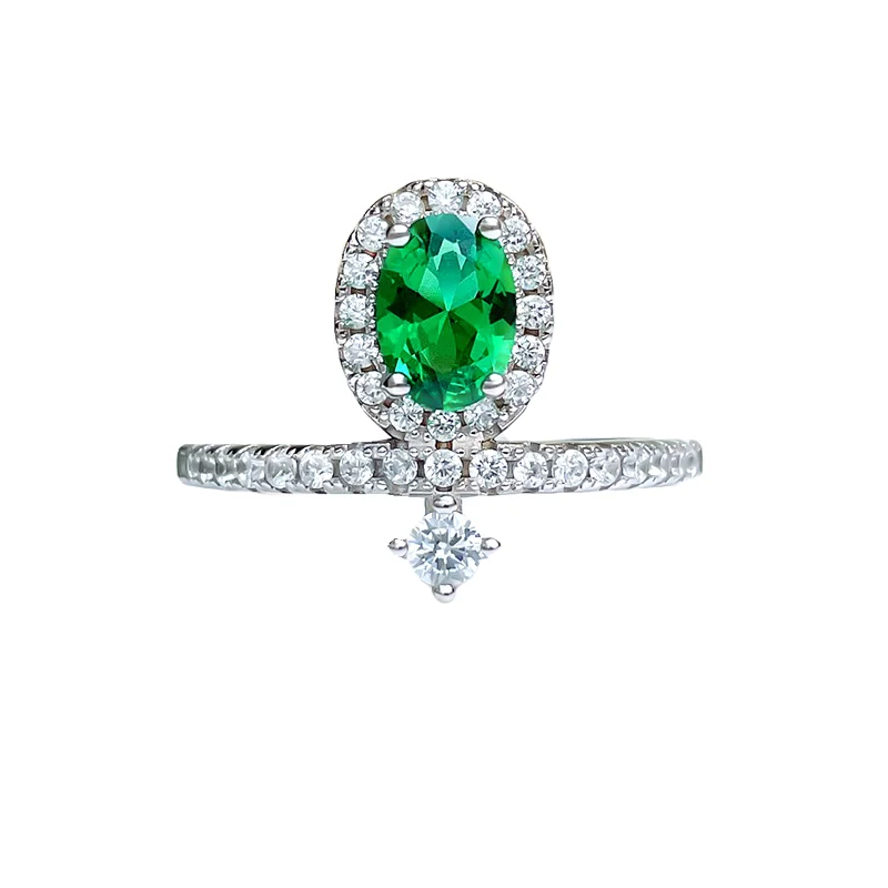 Emerald ring with a light luxury and high-end feel, Shaffley green ins, compact and exquisite, exuding a socialite's temperament