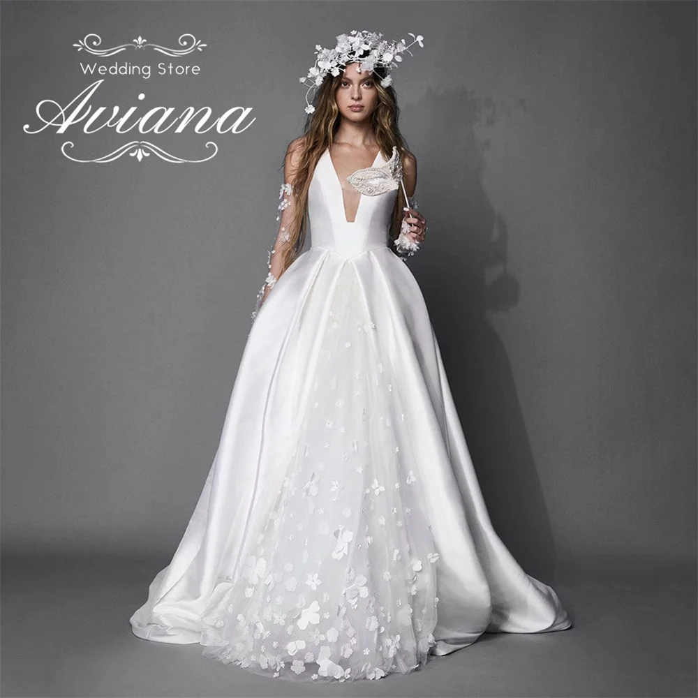 Aviana Personalizzato Scollo A V A-Line Macchia Sweep Train Abito da sposa Backless Ricamo Appliques Fiore Tulle Morden Morden Novità