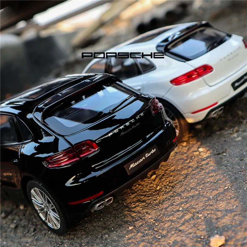WELLY 1:24 Porsche Macan Turbo SUV Alloy Car Model Diecast Metal Vehicles Car Model High Simulation Collection Children Toy Gift